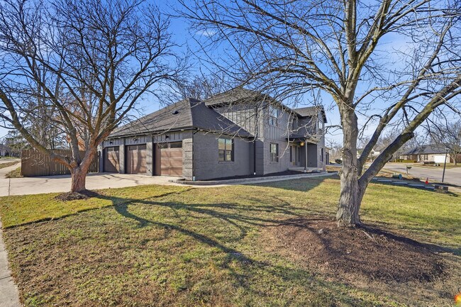 Building Photo - 4403 Glen Eagle Dr