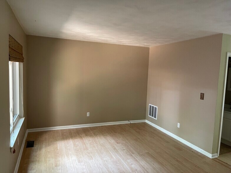 FAMILY ROOM - 2910 Tree Swallow Rd