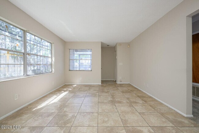 Building Photo - 927 E Millard Ct