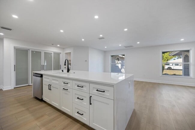 Building Photo - 328 Monet Dr