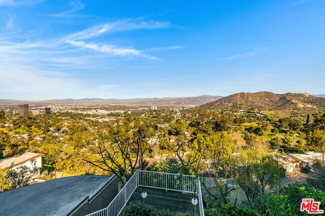 Building Photo - 7191 Pacific View Dr