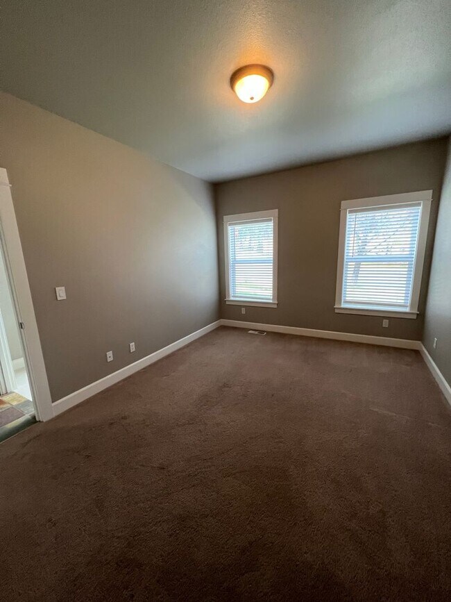 Building Photo - Spacious home with a large bonus room!  We...