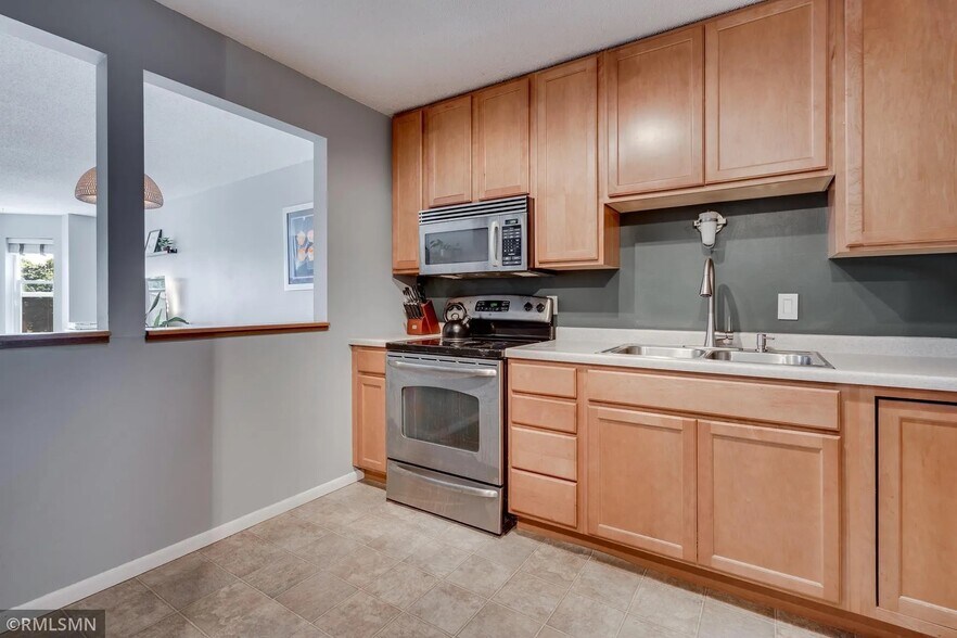 Building Photo - 720 3rd Ave NE