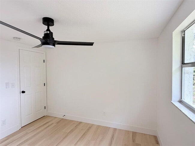 Building Photo - 8512 Longboat Ln