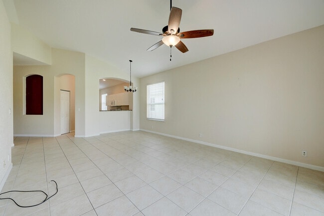 Building Photo - 688 Stanford Ln