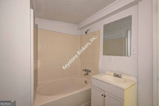 Building Photo - 760 Magnolia Dr