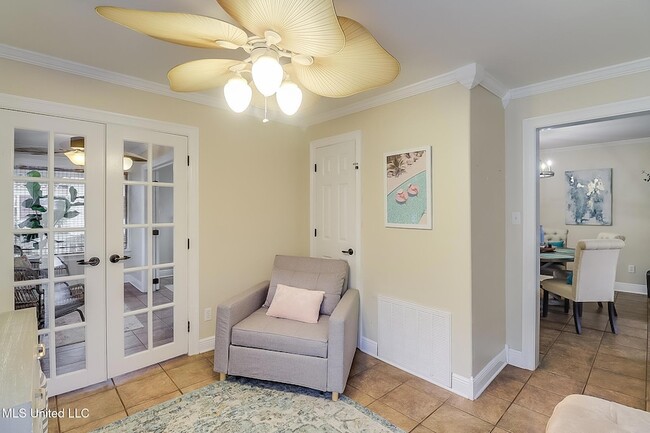 Building Photo - 176 Markham Dr