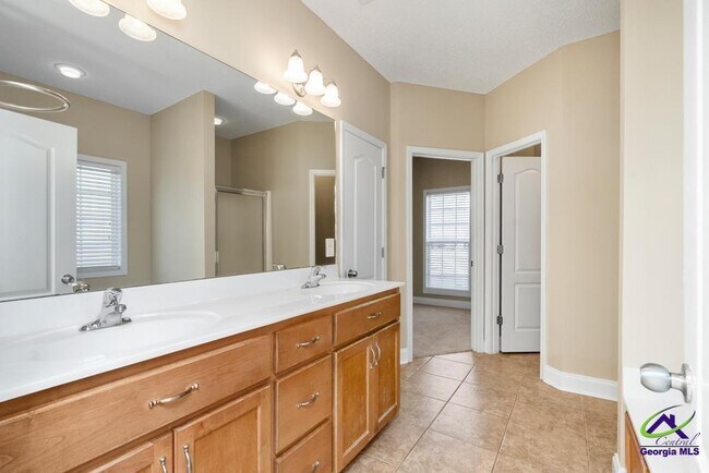 Building Photo - 601 Huntwood Ln
