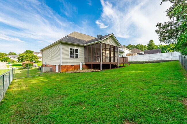 Building Photo - 7782 Prince Dr