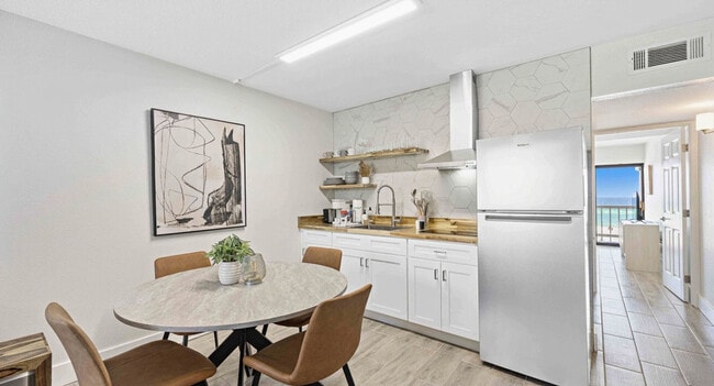 Building Photo - 556 Coral Ct