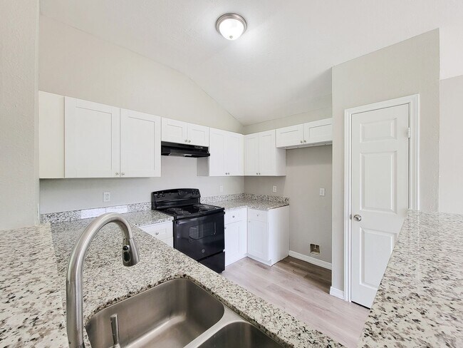 Building Photo - 15814 Murrelet Ct