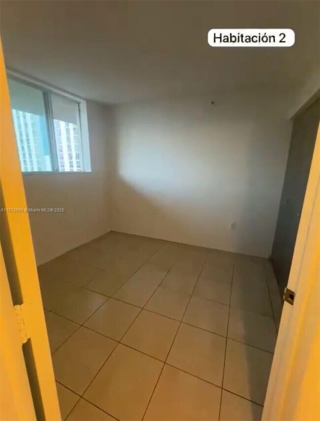 Building Photo - 102 SW 6th Ave