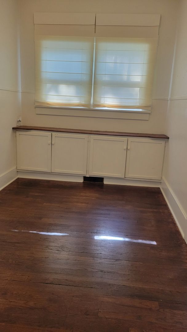 Building Photo - PRE-LEASING!! AVAILABLE JUNE 10TH! 3 Bedroom/1 Bathroom House