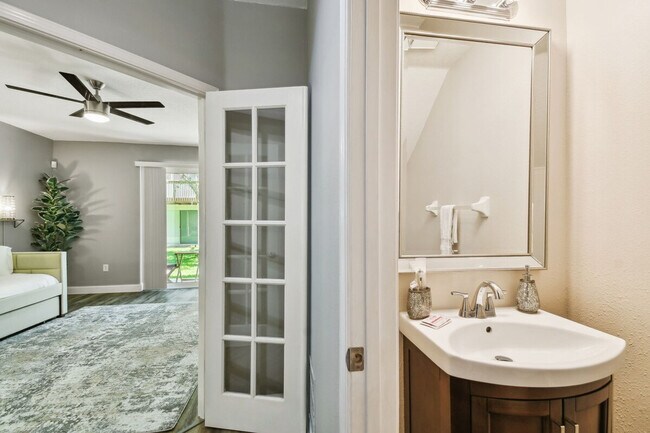 Building Photo - 3174 Bayshore Oaks Dr