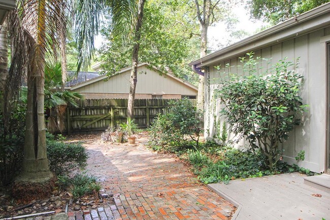 Building Photo - 12029 Acorn Oak St