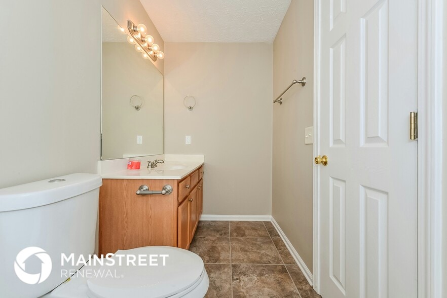 Building Photo - 815 Lakeside Cir