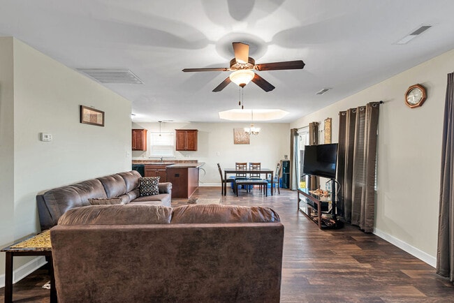 Building Photo - 308 Channel Run Ln