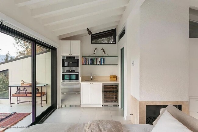 Building Photo - 1255 Rancheros Rd