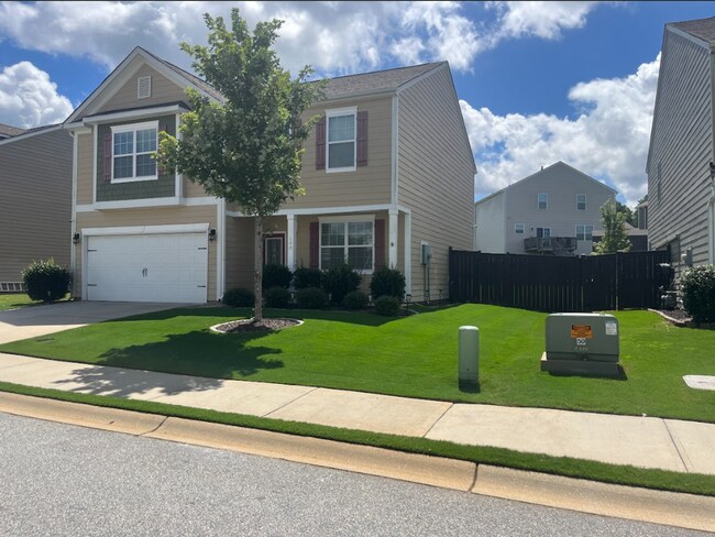 Building Photo - Spacious 3/2.5 Home in Simpsonville!