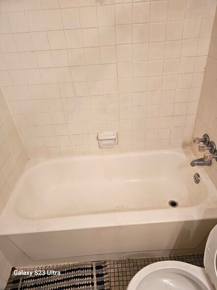 Building Photo - 11811 Lake Ave