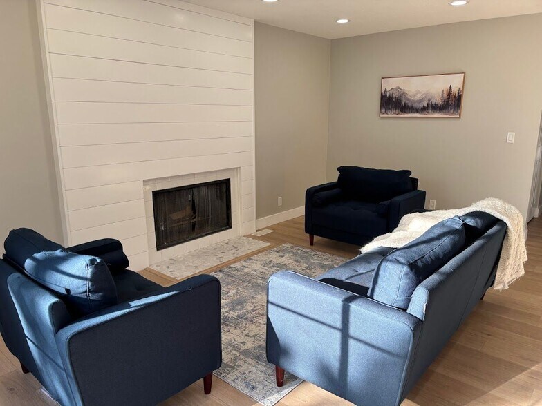 Building Photo - 9185 S Quail Hollow Dr