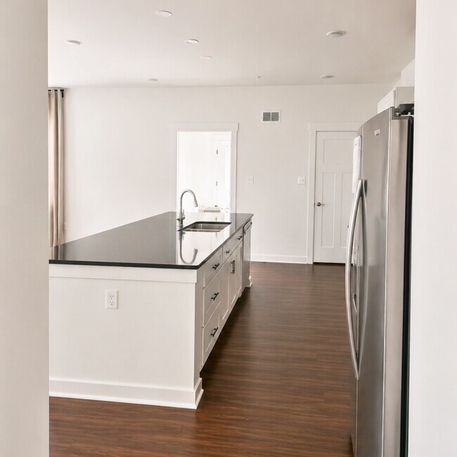 Building Photo - 1206 Marsalis Pl