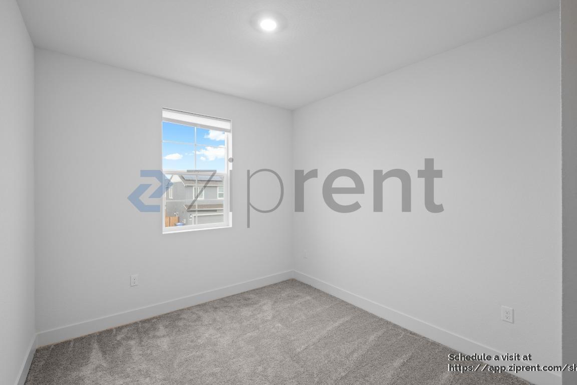 Building Photo - Unit