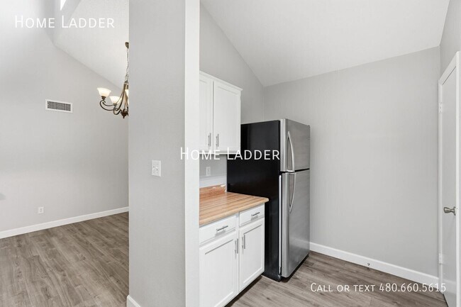 Building Photo - 745 N Hazelton Dr