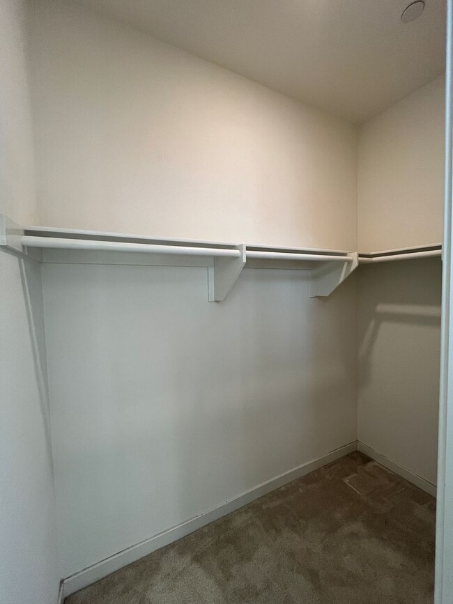 Building Photo - Gated 3+2.5 w/loft, walk-in pantry + dual ...