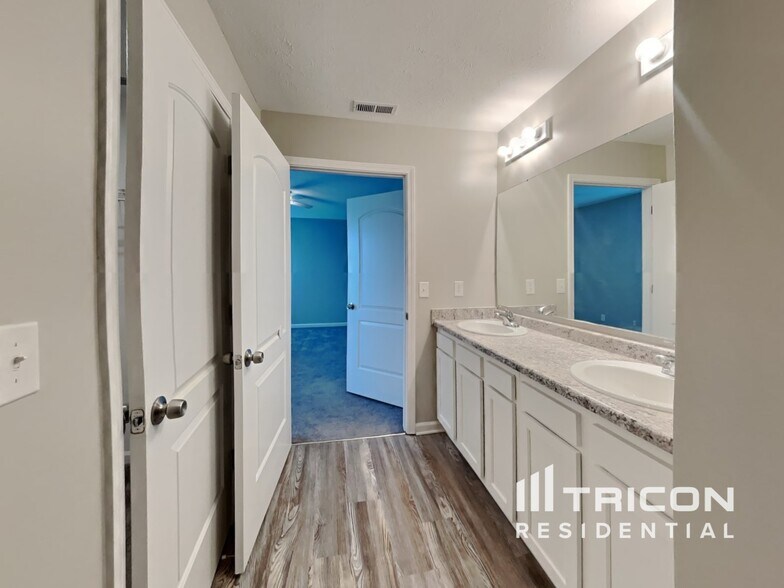 Building Photo - 1094 Tomahawk Pl
