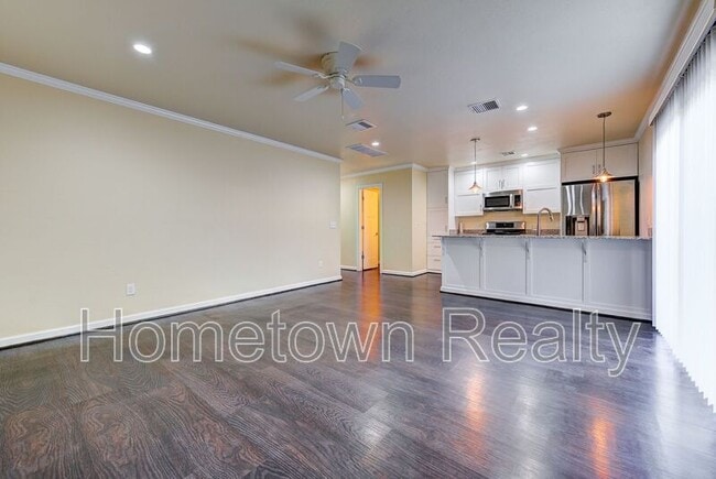 Building Photo - 1115 N Billen Ave