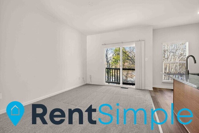 Building Photo - 983 Longview Ln