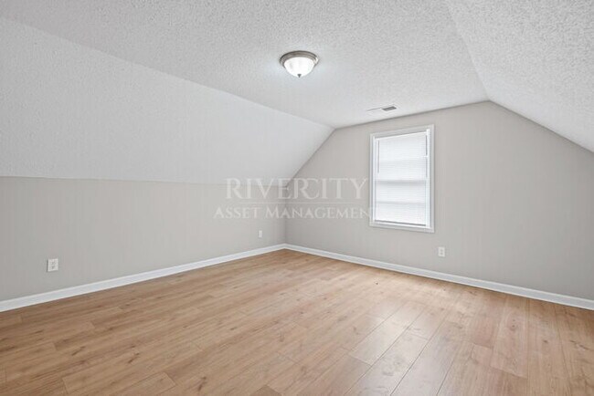 Building Photo - WHITEHAVEN GEM!!!! SECTION 8 WELCOMED !!!