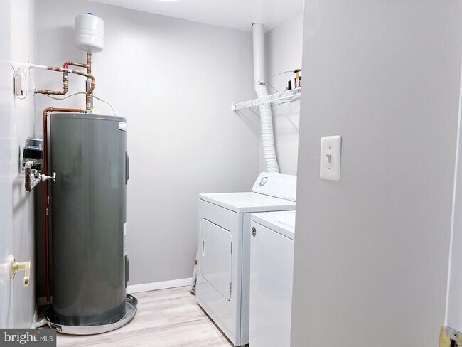 Building Photo - 8141 Needwood Rd