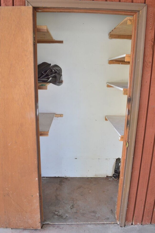 Building Photo - Walton Ln Duplex