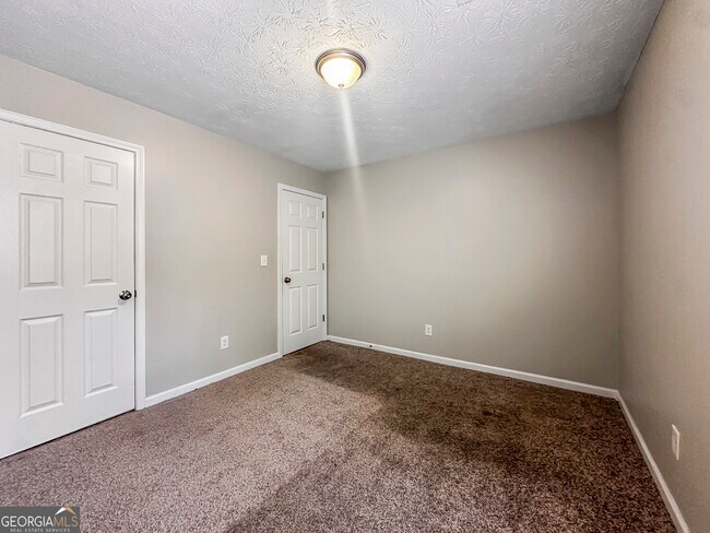 Building Photo - 1395 Stephens Pond View