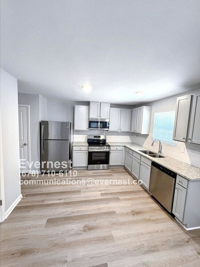 Building Photo - Spacious 4 Bed, 2.5 Bath Home with Attached 2-Car Garage