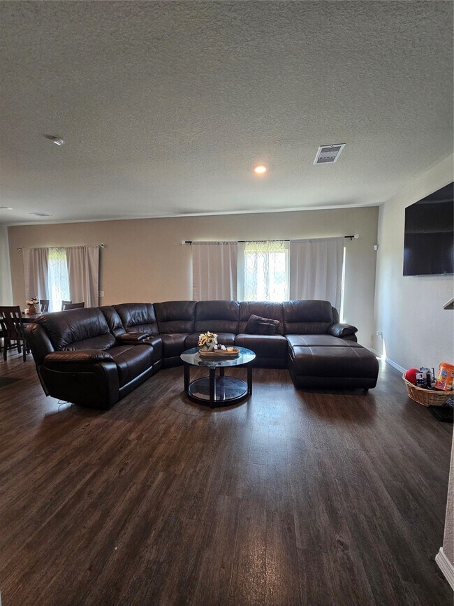 Building Photo - 1822 Brushy Cedar Ct