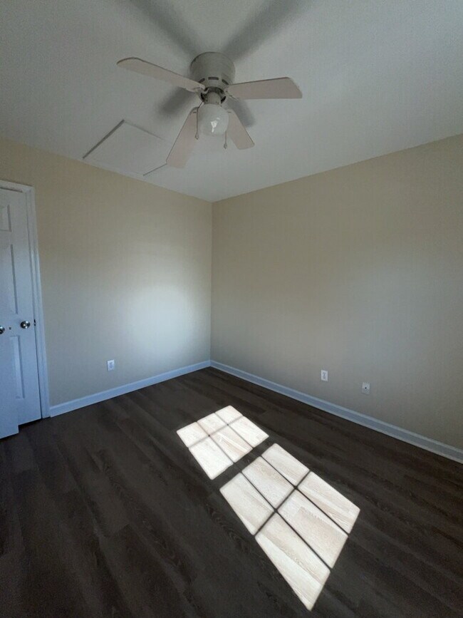 Building Photo - 106 Laib Ln