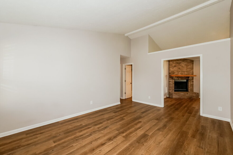 Building Photo - 12164 Laurelwood Dr