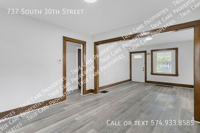 Building Photo - 737 S 30th St