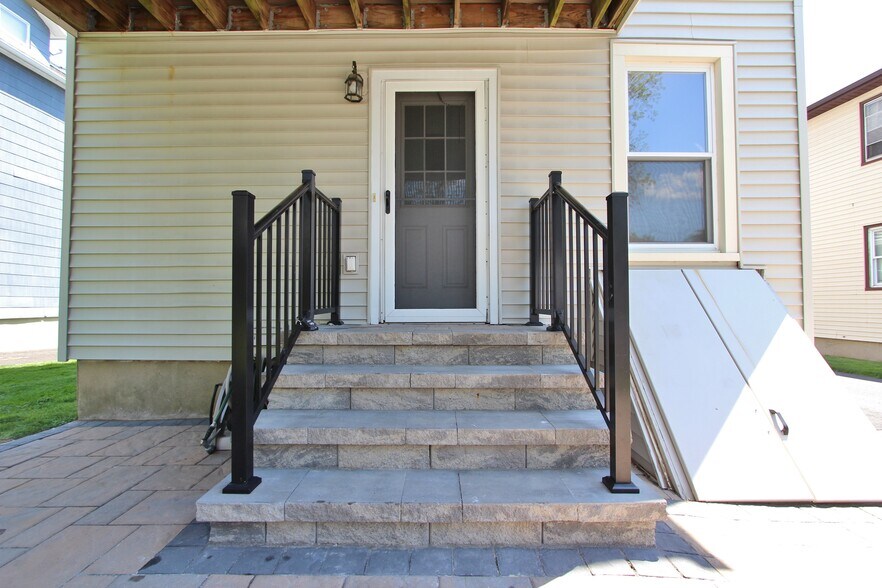 Back Entry - 552 Cumberland St