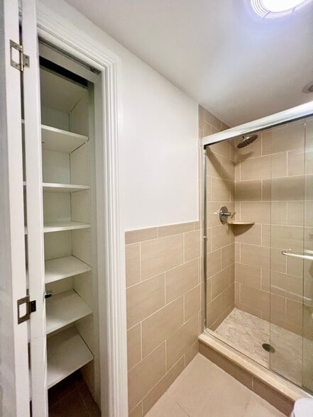 Building Photo - 11518 Landing Pl