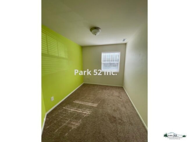 Building Photo - 4226 E Roosevelt Ave