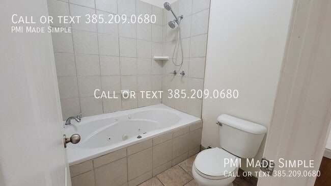 Building Photo - 3042 E Somerset Dr