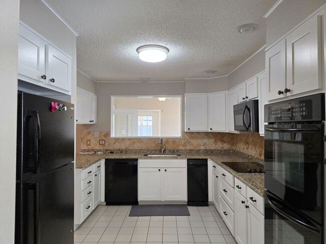 Building Photo - 3/2 Hewitt Home