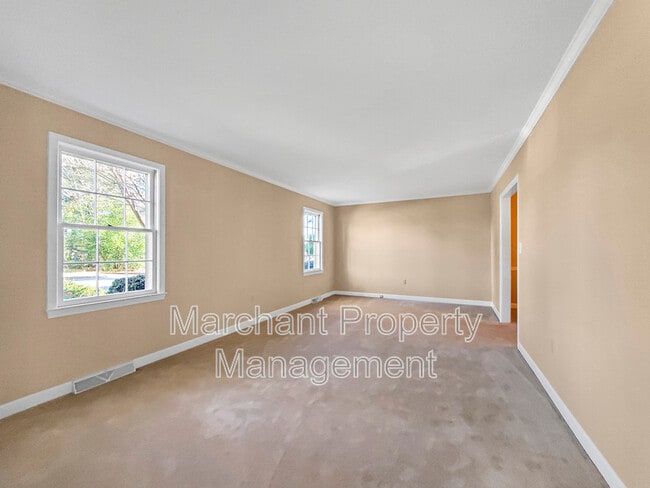 Building Photo - 100 Pine Wood Dr