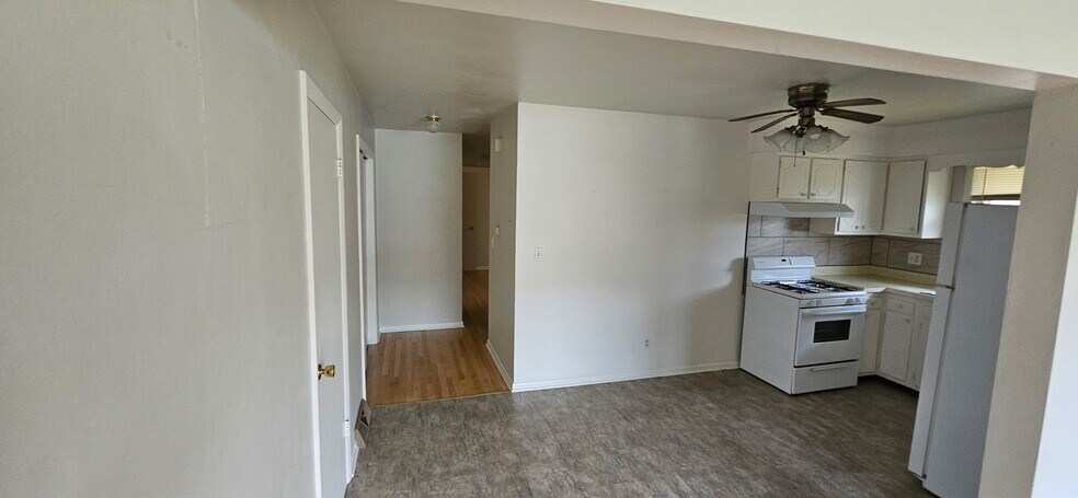 Building Photo - 5841 Garrett Ln