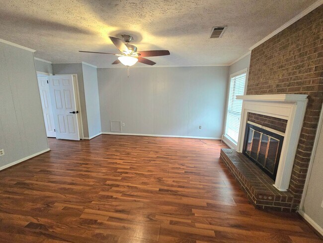 Building Photo - Charming & Fully Updated 4-BR Home in Montgomery – Section 8 Approved!