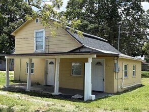 Building Photo - For rent minutes from Downtown Lakeland